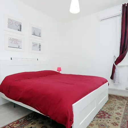 Bright Vatican 2 Bedroom Apartment *