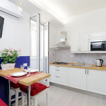 Bright Vatican 2 Bedroom Apartment *
