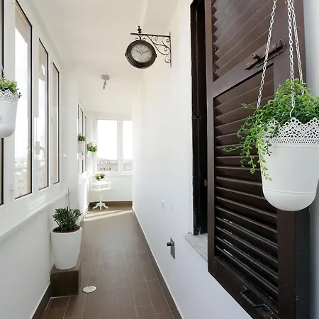Bright Vatican 2 Bedroom Apartment *